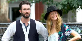 Kompak! Adam Levine - Behati Prinsloo Memang Sehati