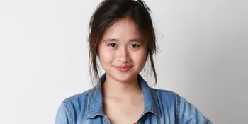 Kompak Pakai Topi Minion, Jodie dan Gritte Agatha Tampak Kembar