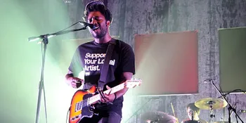 Konser Bloc Party Diiringi Koor Massal Fans