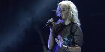 Konser di Bali, Ellie Goulding Sempatkan Ice Bucket Challenge