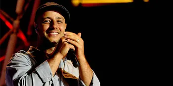 Konser Maher Zain Tetap Penuh Semangat Meski Diwarnai Hujan