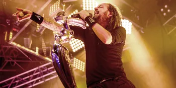 Korn Bawakan Lagu Kenangan Buruk Masa Kecil Jonathan Davis