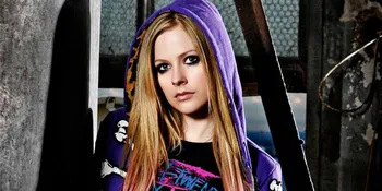 Kostum Ini Bikin Avril Lavigne Dijauhi Pacar