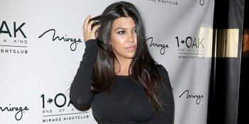 Kourtney Kardashian Ketahuan Keluar Bar Bareng Daun Muda