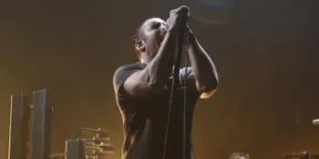 Cover Album Nine Inch Nails Dibuat Menggunakan Darah