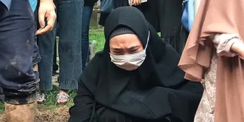 Kronologi Wafatnya Ayah Oki Setiana Dewi, Meninggal Mendadak - Sempat Tidak Ketahuan Keluarga