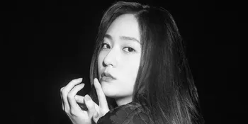 Krystal f(x) Pancarkan Pesona Chic dan Classy di Pemotretan 'Urbanlike'