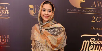 Kuliah S-1, Satu Kelas Dengan Anak Bikin Ayu Azhari Canggung?