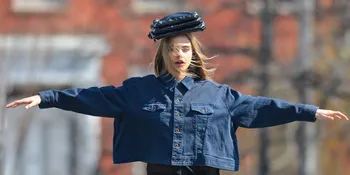 Kunjungi Bali, Cara Delevingne Pose Tanpa Busana