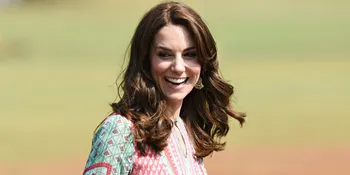Kunjungi Bhutan, Kate Middleton Tetap Cantik Saat Belajar Panahan