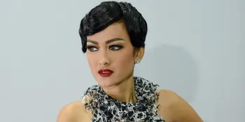 Kurang Montok, Jupe Jadi Nggak Nyaman Main Kuda