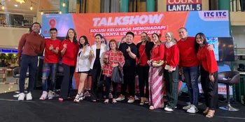 Kurangi Polusi, Aldi Taher ke Pasar Naik Sepeda Listrik