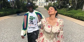 Kylie Jenner Akui Putus dari Travis Scott &#38; Bantah Kencan Sama Tyga