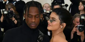 Kylie Jenner dan Travis Scott Bicara Soal Kutukan Keluarga Kardashian