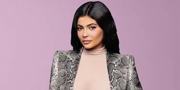 Kylie Jenner Pamer Foto Jadul Saat Masih SD, Cantiknya Natural!