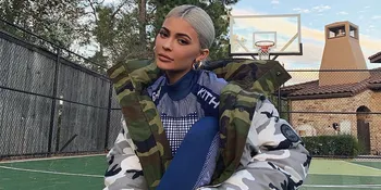Kylie Jenner Tunjukkan Support Manis Untuk Travis Scott