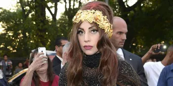 Lady Gaga Jadi Ibu Baptis Anak Kedua Elton John