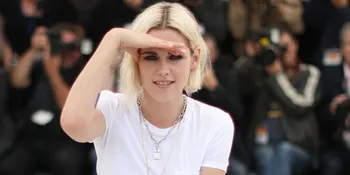 Lagi, Kristen Stewart dan Stella Maxwell Terlihat Santai Bersama