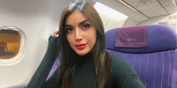 Lagi-Lagi Millen Cyrus Pose Mandi Bunga di Bathtub, Netizen Malah Fokus ke Jakun