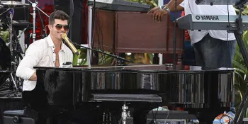 Lagi, Single 'Blurred Lines' Milik Robin Thicke Dicekal!