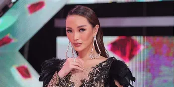 Lagi! Sirajuddin Mahmud Unggah Foto Mesra Bareng Perempuan Diduga Zaskia Gotik, Barang Ini yang Bikin Curiga