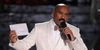 Lakukan Kesalahan Fatal, Steve Harvey Jadi MC Miss Universe Lagi