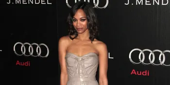 Lama Menahan Demi Si Kembar, Akhirnya Zoe Saldana Menyerah