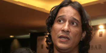Lama Vakum, Bucek Depp Kembali di 'OPERATION WEDDING'