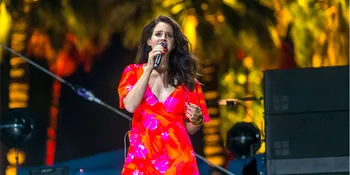 Lana Del Rey Bakal Nyanyi di Pernikahan George Clooney?
