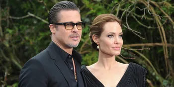 Langka! Angelina Jolie - Brad Pitt Tertangkap Ciuman Mesra