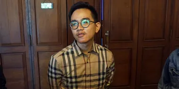 Launching Bisnis Baru, Gibran Rakabuming Diserbu Ibu-Ibu yang Minta Foto Bareng