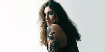 Laura Jane Grace, Vokalis Band Punk dan Seorang Transgender