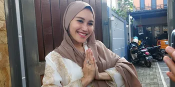 Lebaran Tahun Ini Lagi-Lagi Ditanya 'Mana Gandengan?', Ayu Ting Ting: Fokus ke Keluarga Saja