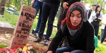 Lebaran, Tika Bravani Ditinggal Ibunda Menghadap Sang Illahi