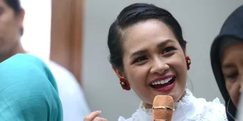 Lebih Pilih Kereta Api Daripada Pesawat, Andien Aisyah: Bisa Liat Jalan