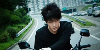 Lee Jun Ki Naiki Sepeda Motor Besar Dengan Kepala Berdarah