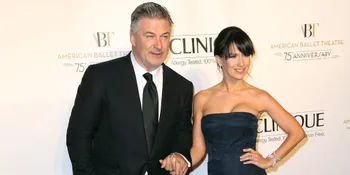 Lentur Seperti Karet, Pose Yoga Hilaria Baldwin Bikin Ngeri