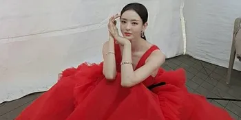 Lepas Heels Lalu Pakai Sandal di Panggung, Lee Da Hee Bikin Ngakak dan Makin Dicinta