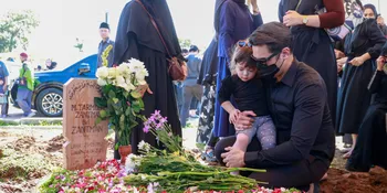 Lepas Kepergian Ayah Asmirandah, Chloe Emanuelle Van Wattimena: Dadah Opa