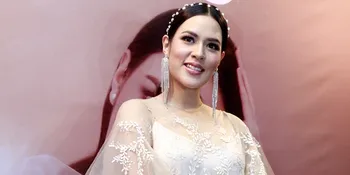 Lewat IG Story, Raisa Pamer Kaki Mungil Baby Zalina di Momen Hari Ibu
