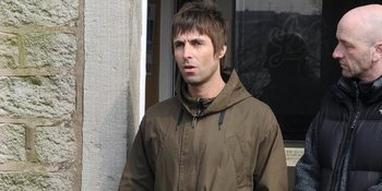 Liam Gallagher Akui Dirinya Selalu Bangun Pagi Demi Menghindari Fans Oasis!