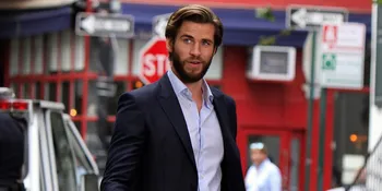 Liam Hemsworth Patah Hati Gara-Gara Foto Ciuman Miley Cyrus &#38; Kaitlynn Carter