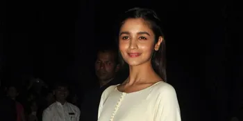 Liburan Akhir Tahun, Alia Bhatt Nikmati Bali Bareng Girl Gank-nya