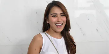 Liburan Akhir Tahun, Ayu Ting Ting Pilih Umrah Bareng Raffi?