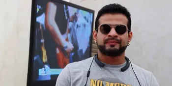 Liburan, Karan Patel Ajak Istri Menikmati Indahnya Yunani