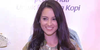 Liburan Ke Bali, Julie Estelle Posting Foto Bareng Cewek Cantik
