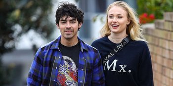 Liburan ke Miami, Joe Jonas & Sophie Turner Ciuman Mesra di Kolam Renang