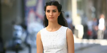 Liburan ke Paris, Tuba Buyukustun Lakukan Hal Ini Pada Buah Hati