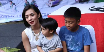 Liburan Keluarga, Enno Lerian Pilih Ajak Anak Untuk Berenang