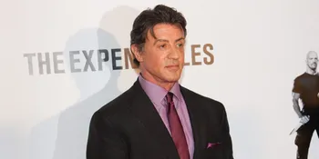 Liburan, Stallone ke Pantai Bersama Wanita-Wanita Istimewa